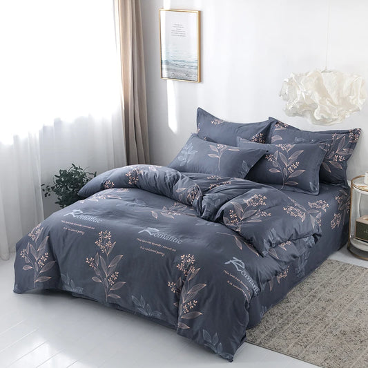 Housse de couette gris ardoise à motif feuillage rose pâle “Romantic” sur un lit moderne.