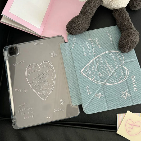 Housse iPad avec motif cœur gravé – compatible iPad Pro, Air, Mini