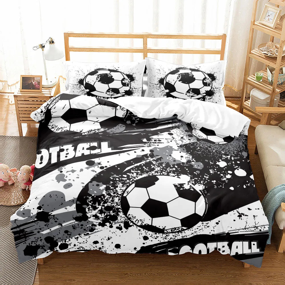 Housse de couette foot “Art Graffiti” à motifs de ballons de football noir et blanc style graffiti.