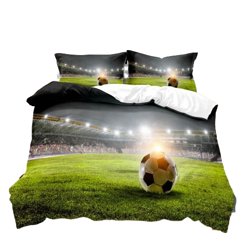 Housse de couette foot “Stade de Nuit” avec ballon de football sur pelouse éclairée par les projecteurs du stade.