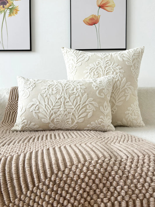 Housse de coussin brodée motif feuillage beige – Déco bohème chic et naturelle