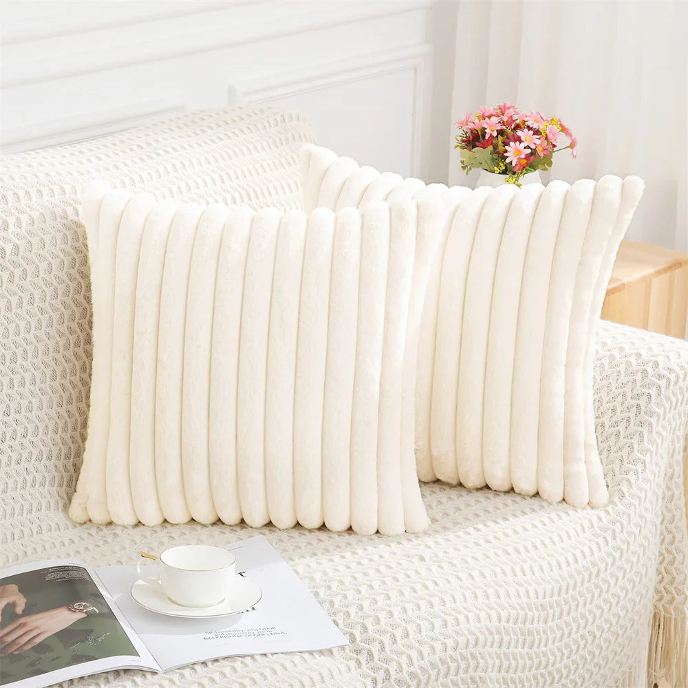 Housse de coussin en fausse fourrure côtelée ultra douce – Beige – Déco cocooning scandinave