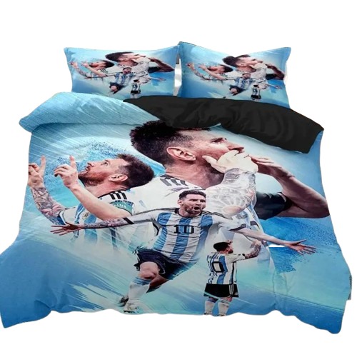 Parure de lit football Messi 3D en collage de plusieurs poses sur fond bleu.