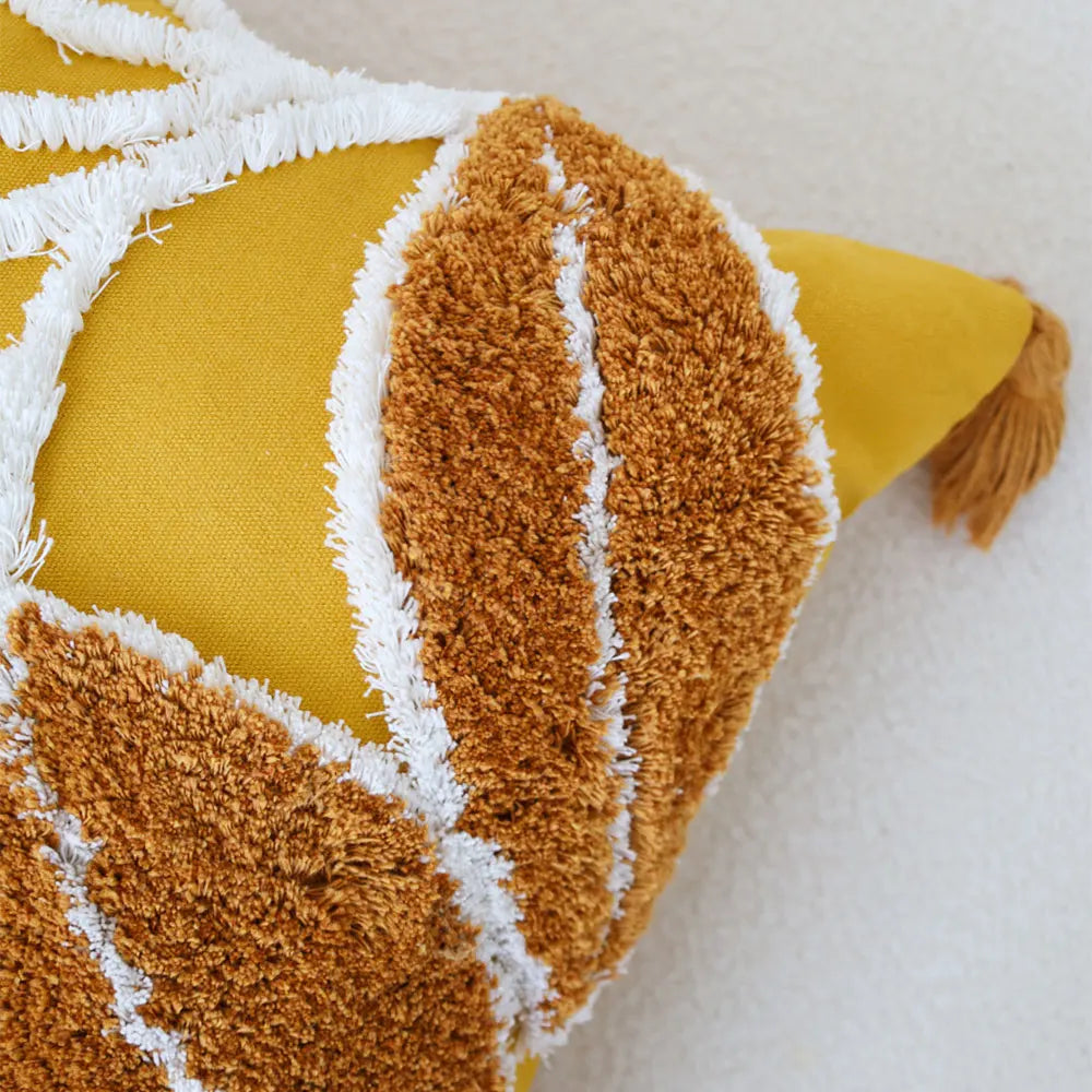 Housse de Coussin Brodée en Coton – Motif Feuilles Jaune Moutarde 45x45cm