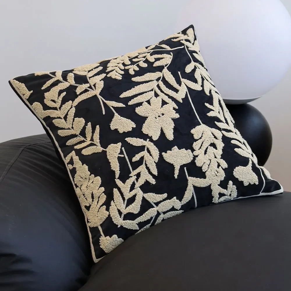 Housse de Coussin Fleur Brodée en Velours – Déco Élégante Noir & Beige 45x45cm