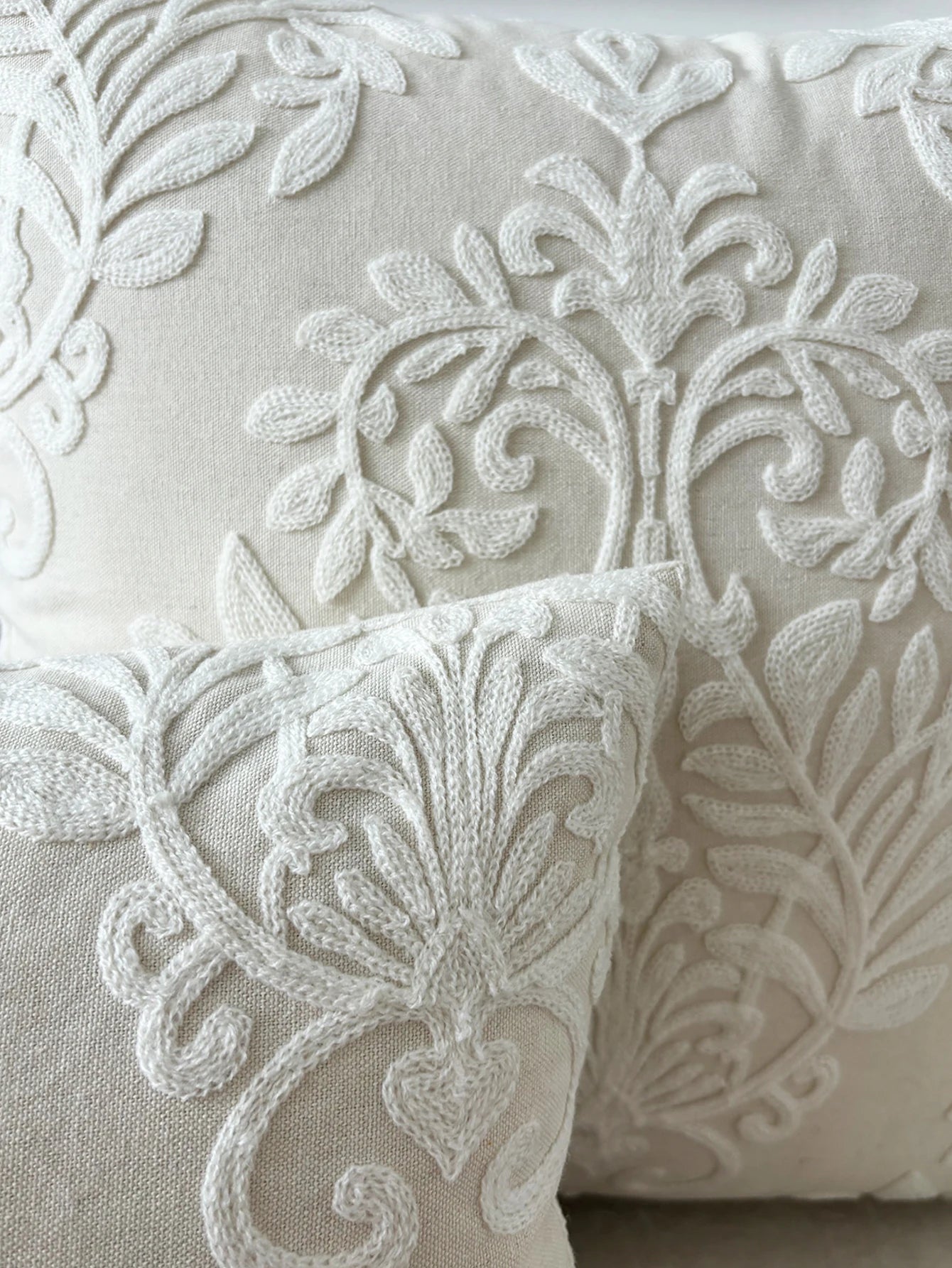 Housse de Coussin Brodée Feuillage – Déco Bohème Chic & Naturelle