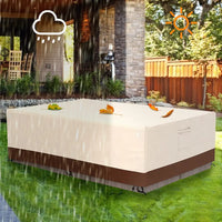 Thumbnail for Housse imperméable beige et marron pour table de jardin, offrant une protection contre la pluie, la neige et le soleil.